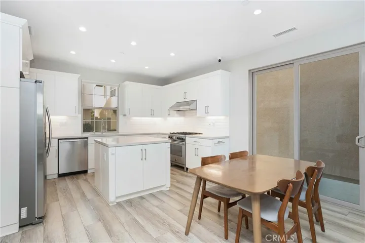 143 Messenger, Irvine, California 92618