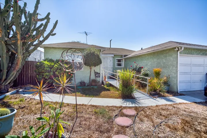 404 W Arbutus Street, Compton, California 90220