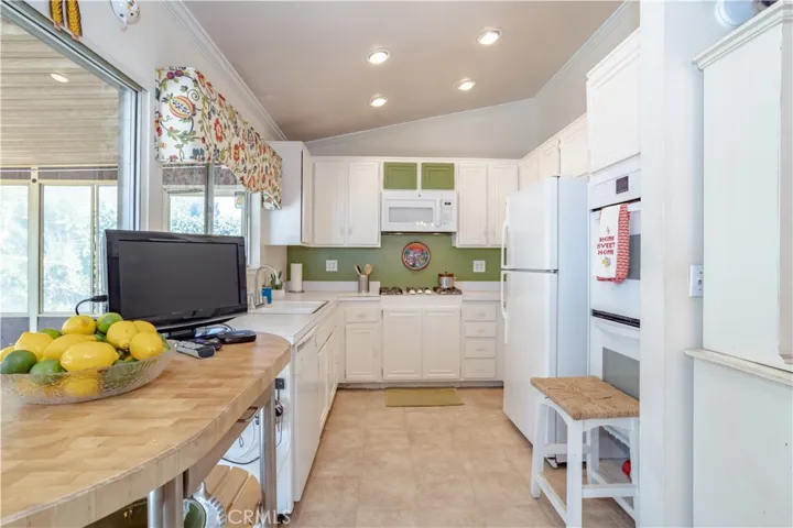 9419 Glade Avenue, Chatsworth, California 91311