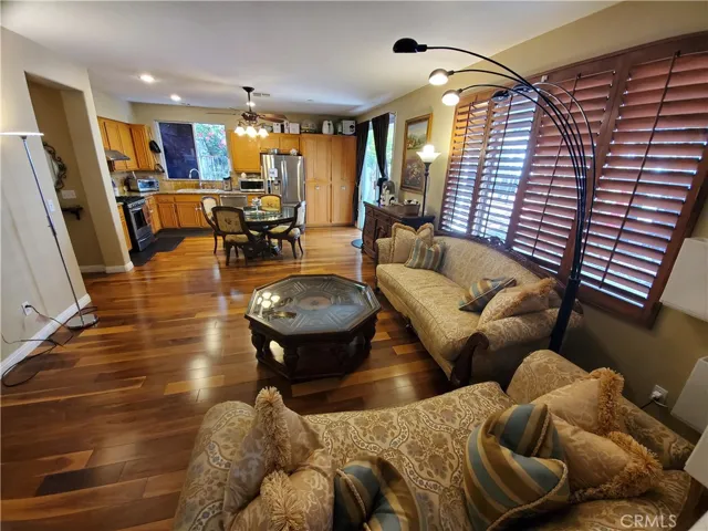 935 W Paramount Street, Azusa, California 91702