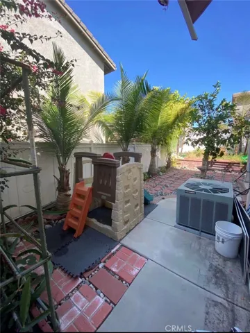 935 W Paramount Street, Azusa, California 91702