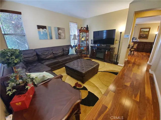 935 W Paramount Street, Azusa, California 91702