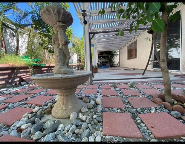 935 W Paramount Street, Azusa, California 91702