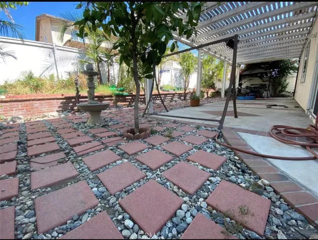 935 W Paramount Street, Azusa, California 91702