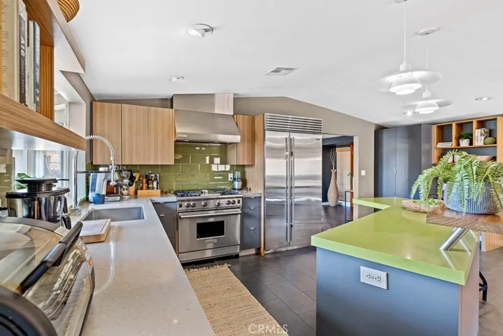 2045 Shipway Lane, Newport Beach, California 92660