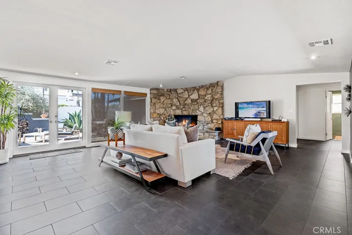 2045 Shipway Lane, Newport Beach, California 92660