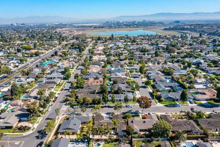 2045 Shipway Lane, Newport Beach, California 92660