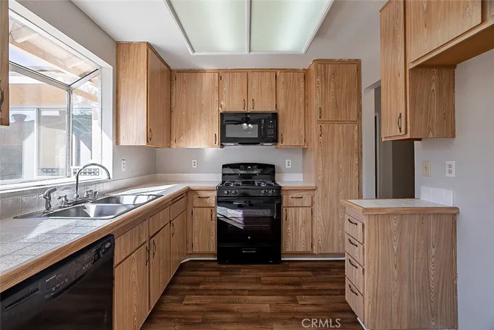 13747 Angeles Drive, Victorville, California 92392
