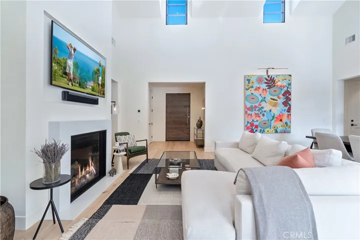 Enter and enjoy large windows that bring in plentiful light.