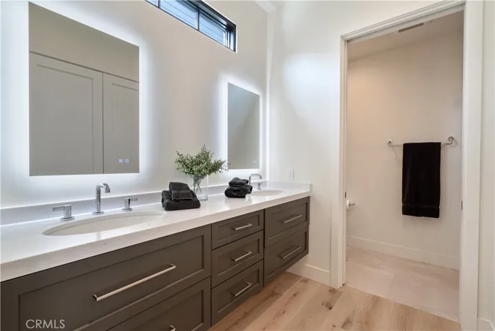 Secondary master bath.