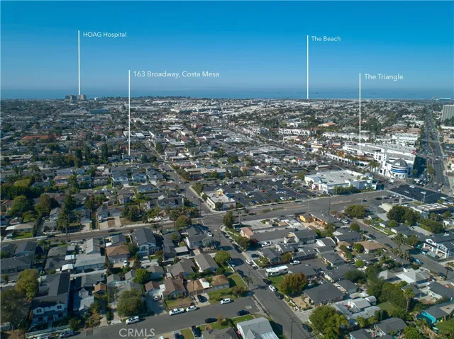 Close to the beach, Hoag Hospital, OC Airport, Triangle Square and 17th St. shopping and restaurants.