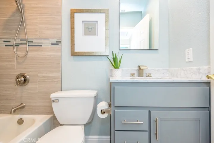 Full Guest Bathroom