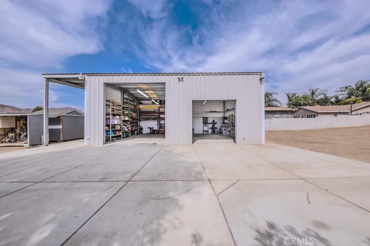 Workshop 28'x40' (1120 sqft) with carport 10'x28' (280 sqft) & two industrial doors (14' & 10' Roll up doors)