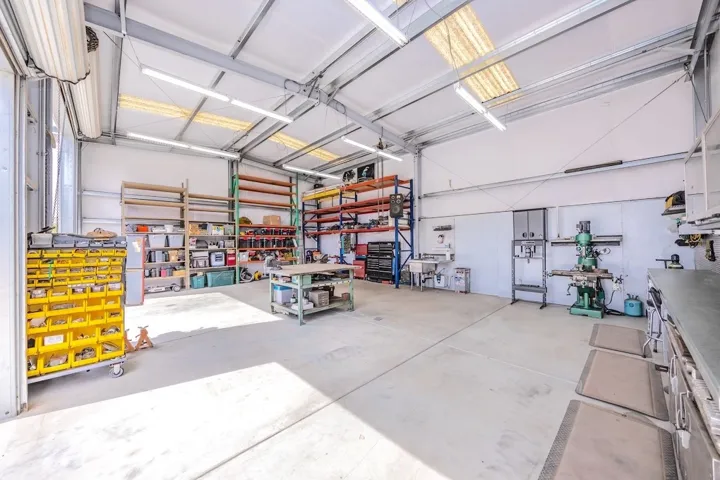 Workshop - Right Side Door Entry (16 ft built in workbench on right included)