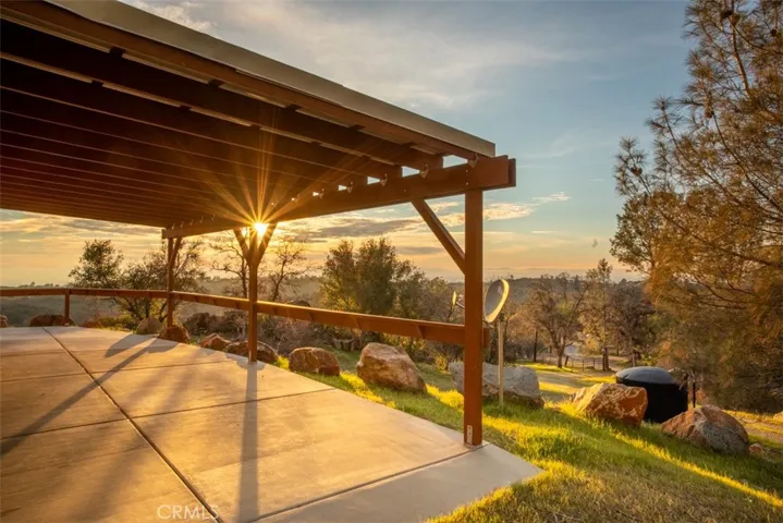 141 Little Oak Road, Oroville, California 95966
