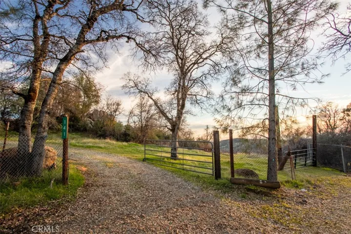 141 Little Oak Road, Oroville, California 95966