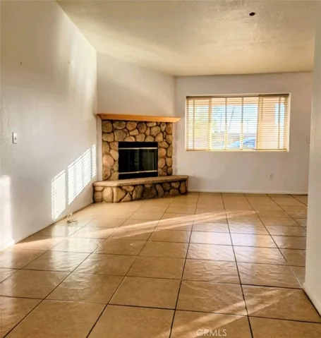 12729 Running Deer Road, Apple Valley, California 92308