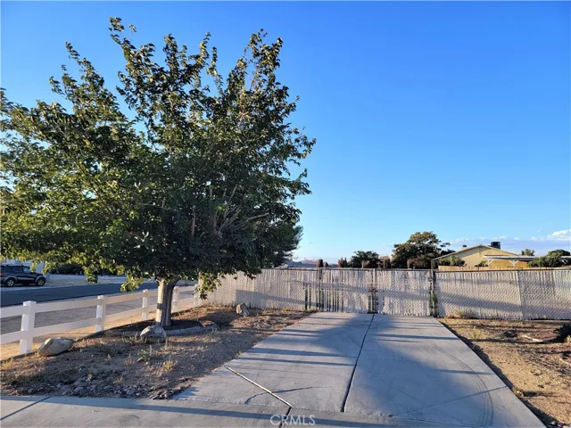 12729 Running Deer Road, Apple Valley, California 92308