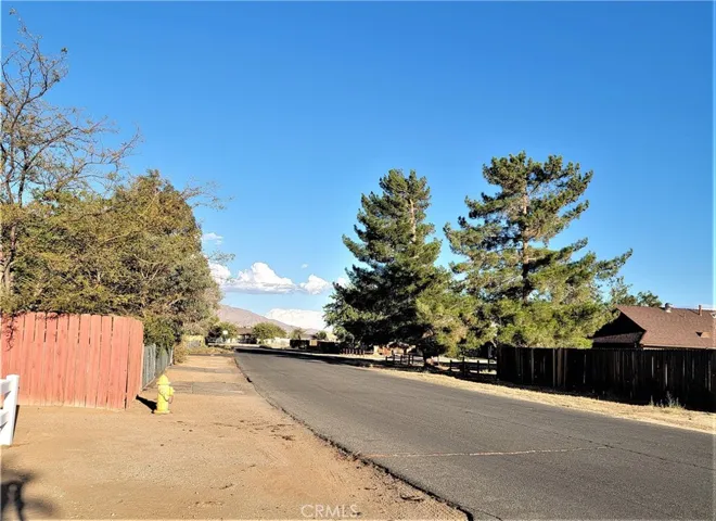 12729 Running Deer Road, Apple Valley, California 92308
