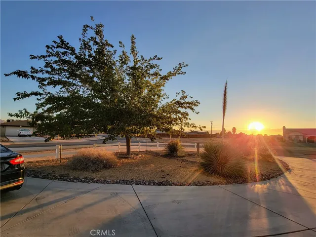 12729 Running Deer Road, Apple Valley, California 92308