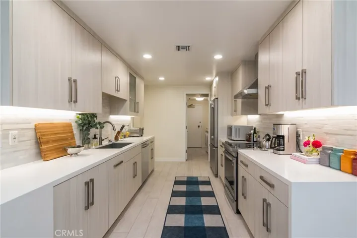 1333 S Beverly Glen Boulevard 304, Los Angeles, California 90024