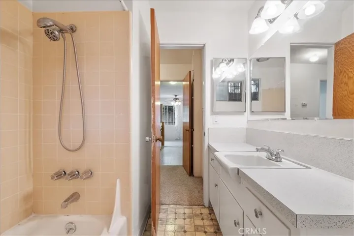 1525 E 2nd Street 3, Long Beach, California 90802