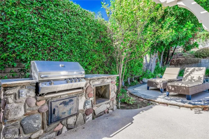 18795 Willowtree Lane, Northridge, California 91326