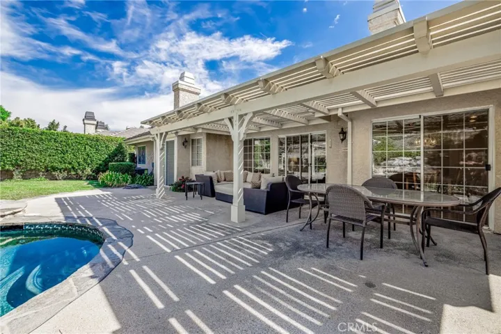18795 Willowtree Lane, Northridge, California 91326