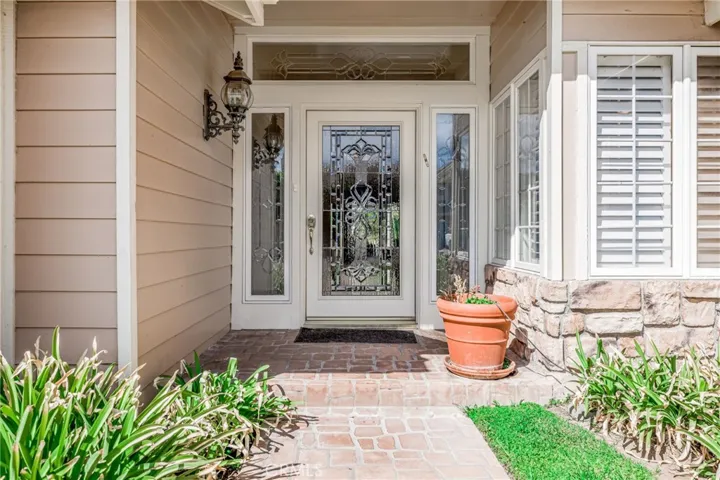 18795 Willowtree Lane, Northridge, California 91326