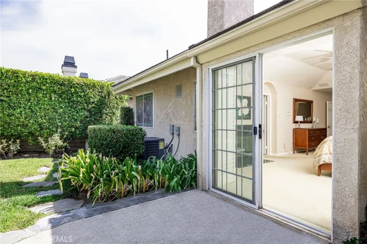 18795 Willowtree Lane, Northridge, California 91326