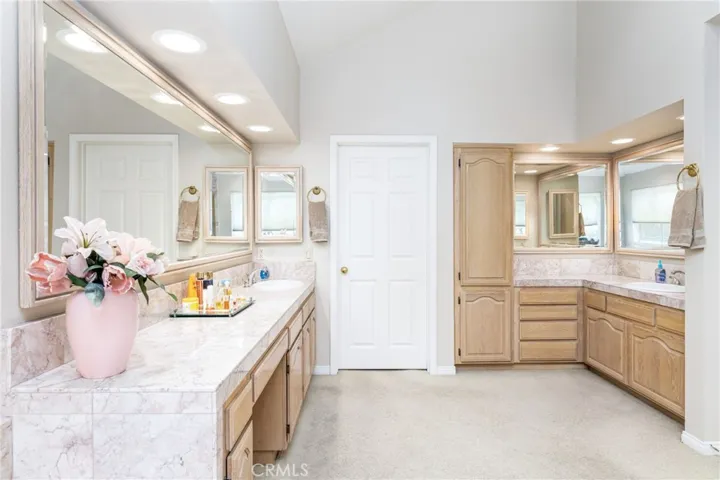 18795 Willowtree Lane, Northridge, California 91326
