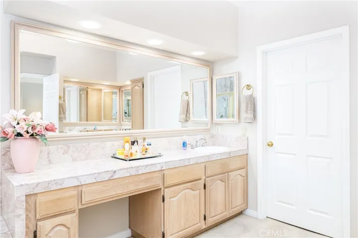 18795 Willowtree Lane, Northridge, California 91326