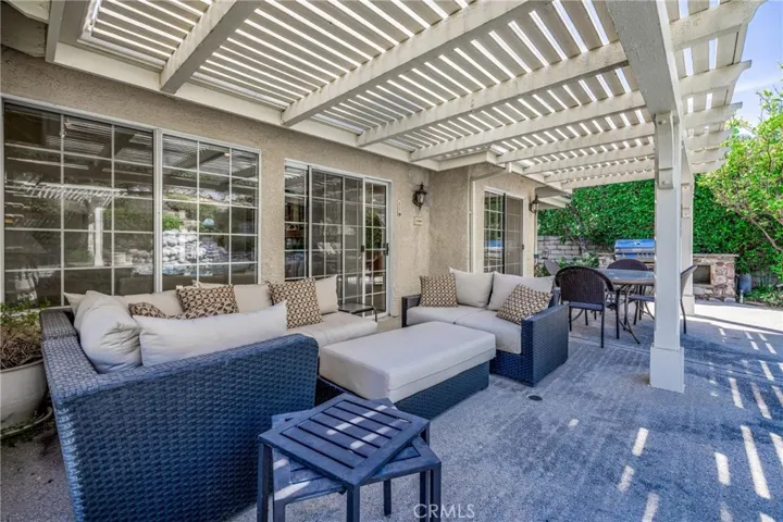 18795 Willowtree Lane, Northridge, California 91326