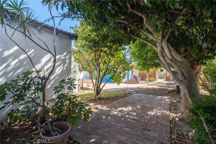 946 11th Street, Huntington Beach, California 92648