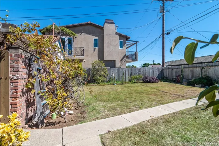 946 11th Street, Huntington Beach, California 92648