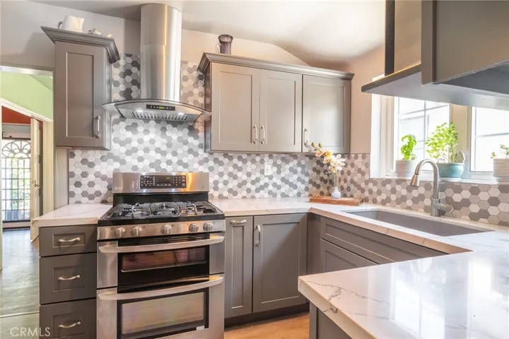 946 11th Street, Huntington Beach, California 92648