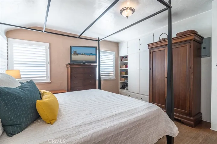 946 11th Street, Huntington Beach, California 92648