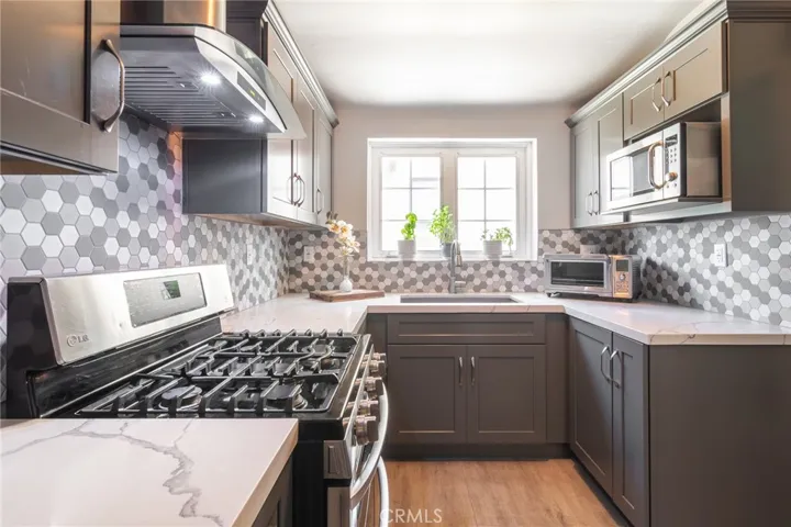 946 11th Street, Huntington Beach, California 92648