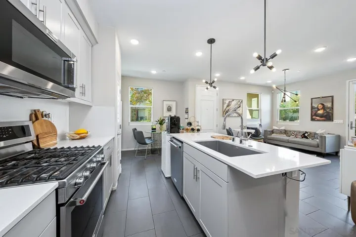 5165 Calle Sandwaves 11, San Diego, California 92154
