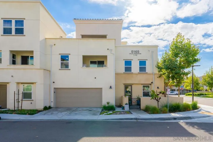 5165 Calle Sandwaves 11, San Diego, California 92154