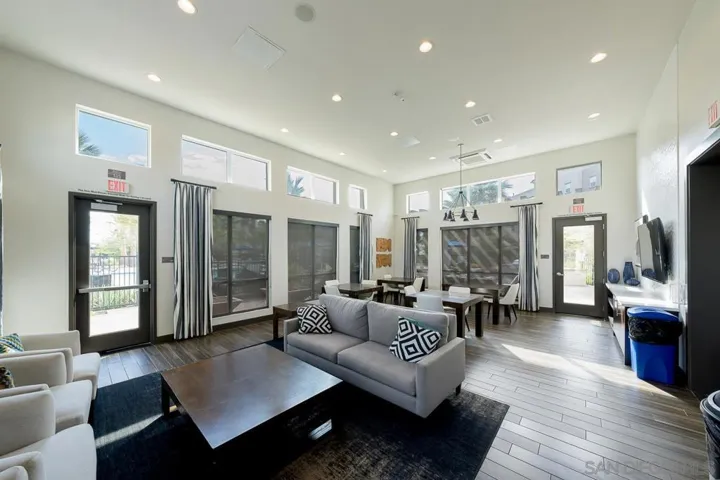 5165 Calle Sandwaves 11, San Diego, California 92154