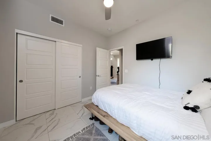5165 Calle Sandwaves 11, San Diego, California 92154