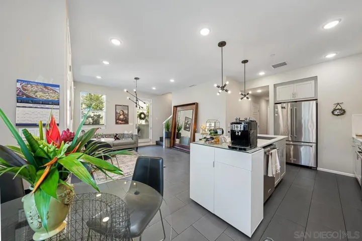5165 Calle Sandwaves 11, San Diego, California 92154