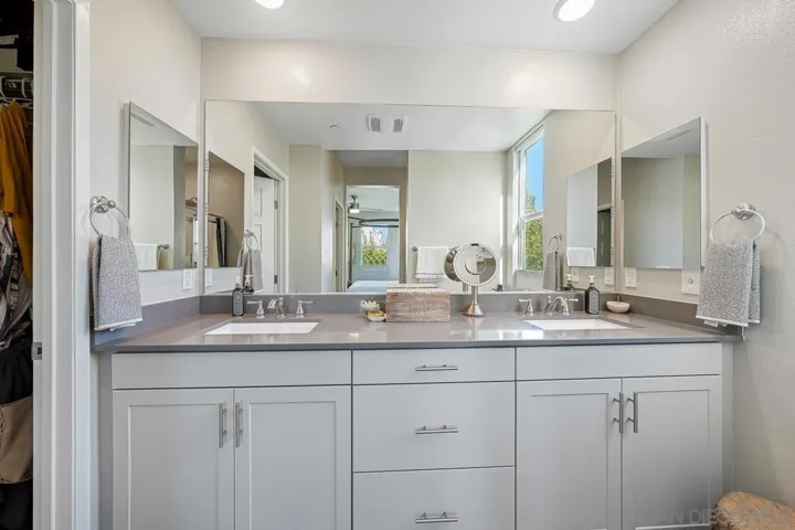5165 Calle Sandwaves 11, San Diego, California 92154