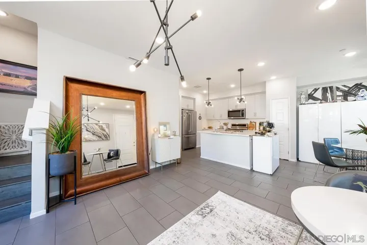 5165 Calle Sandwaves 11, San Diego, California 92154