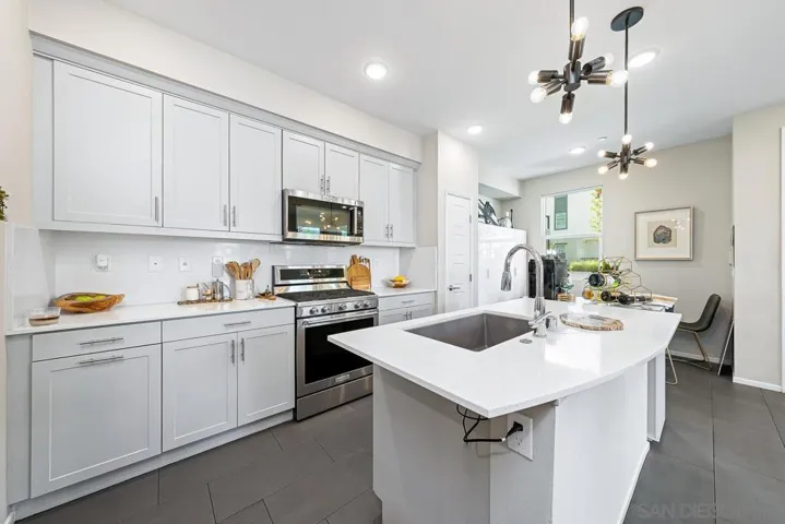 5165 Calle Sandwaves 11, San Diego, California 92154