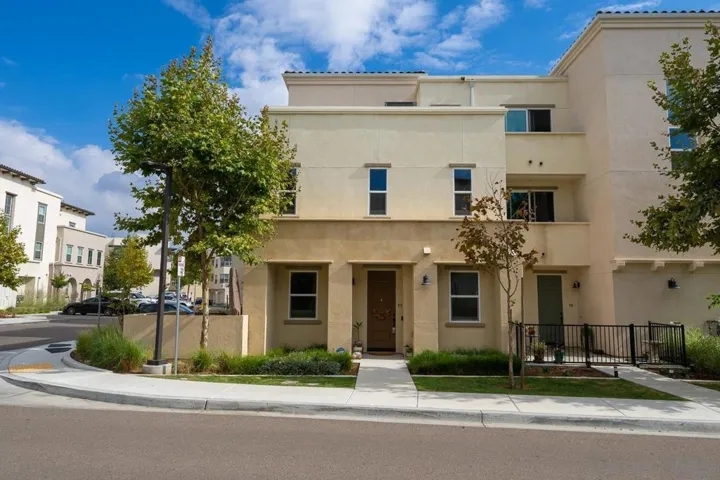 5165 Calle Sandwaves 11, San Diego, California 92154