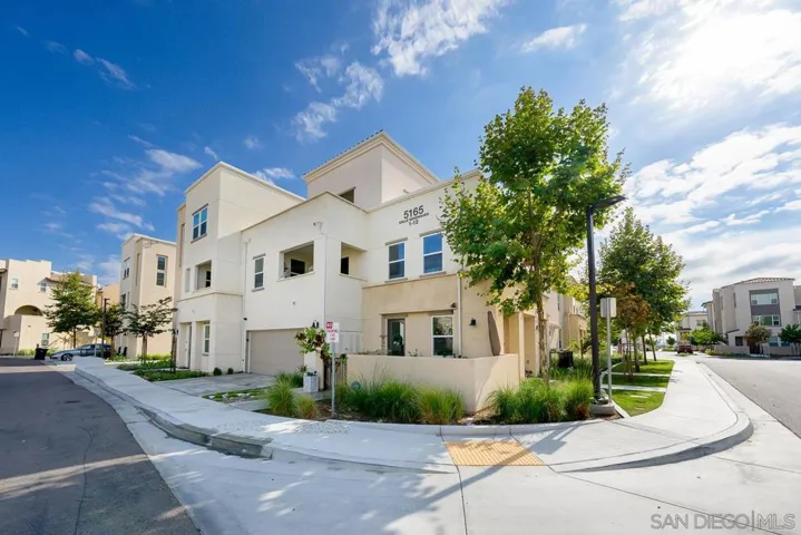 5165 Calle Sandwaves 11, San Diego, California 92154