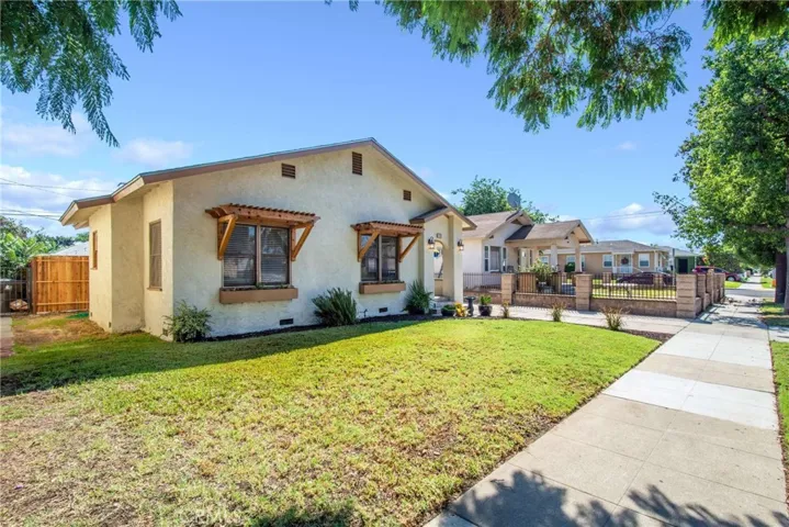 6008 Lime Avenue, Long Beach, California 90805