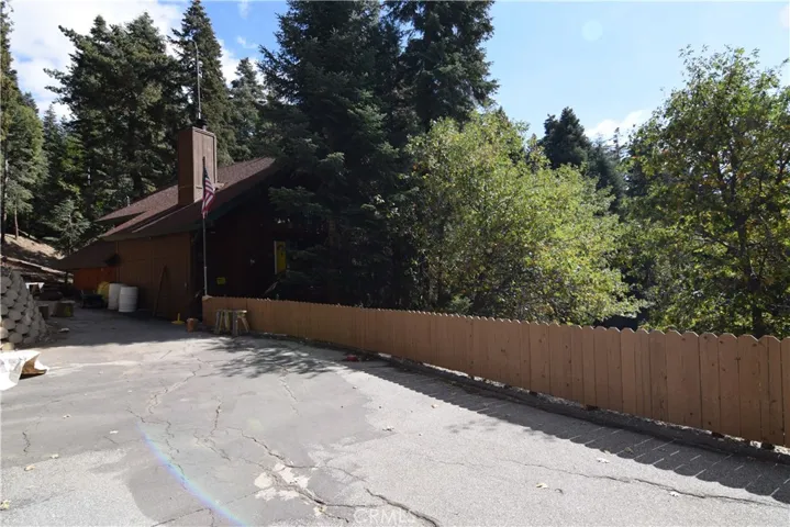 899 Blue Ridge Drive, Lake Arrowhead, California 92385